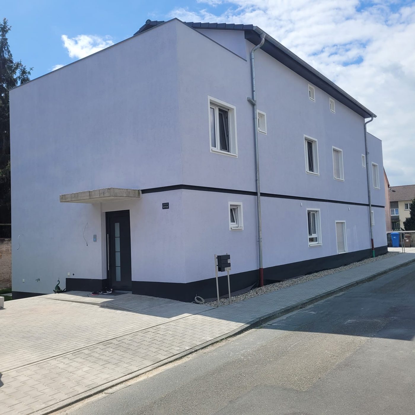 Fenster an mehrgeschossigem Wohnhaus – Referenz von WB Bauelemente